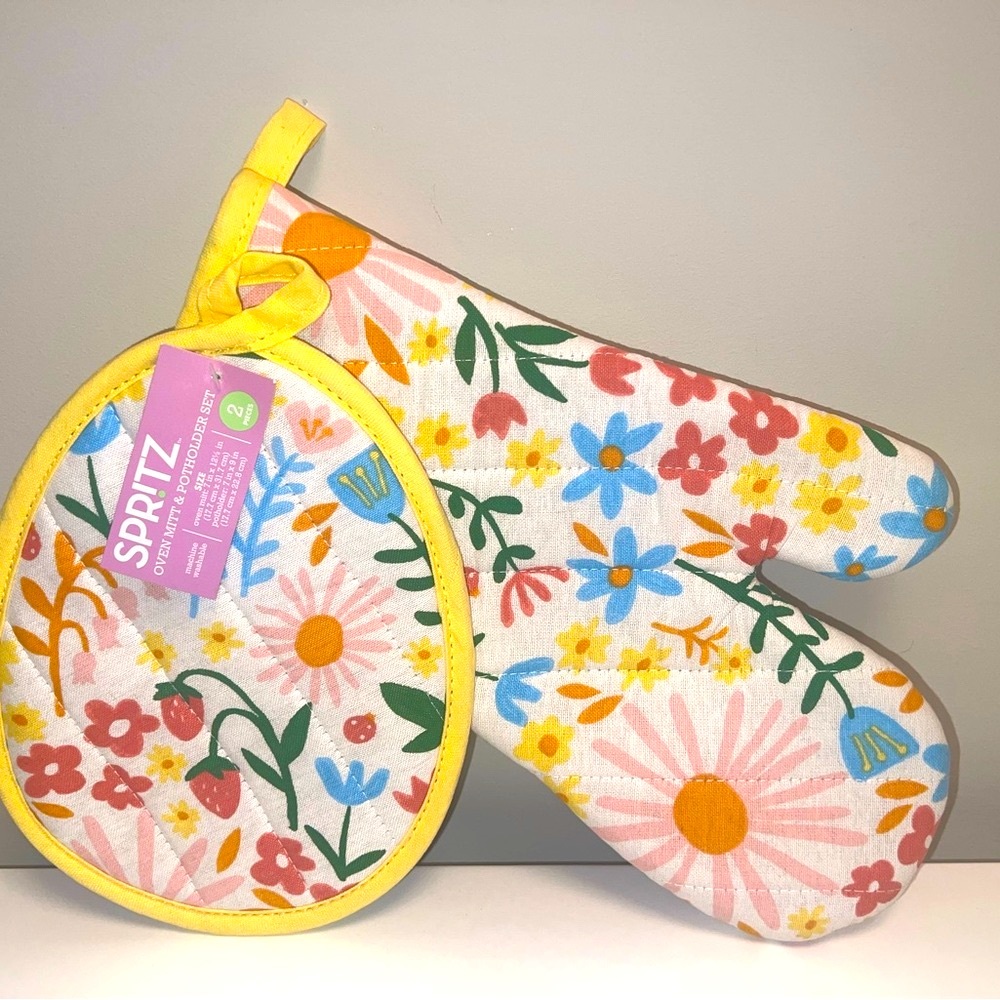 Spritz Floral Easter Spring Oven Mitt and Pot Holder Set